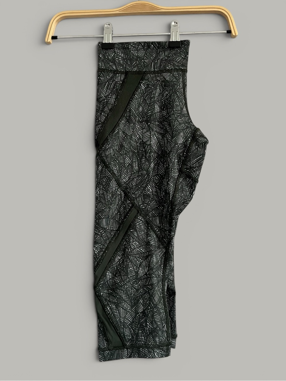 Lululemon Run Inspire Crop II Rare Leaf Print Luxtreme Leggings Size 6